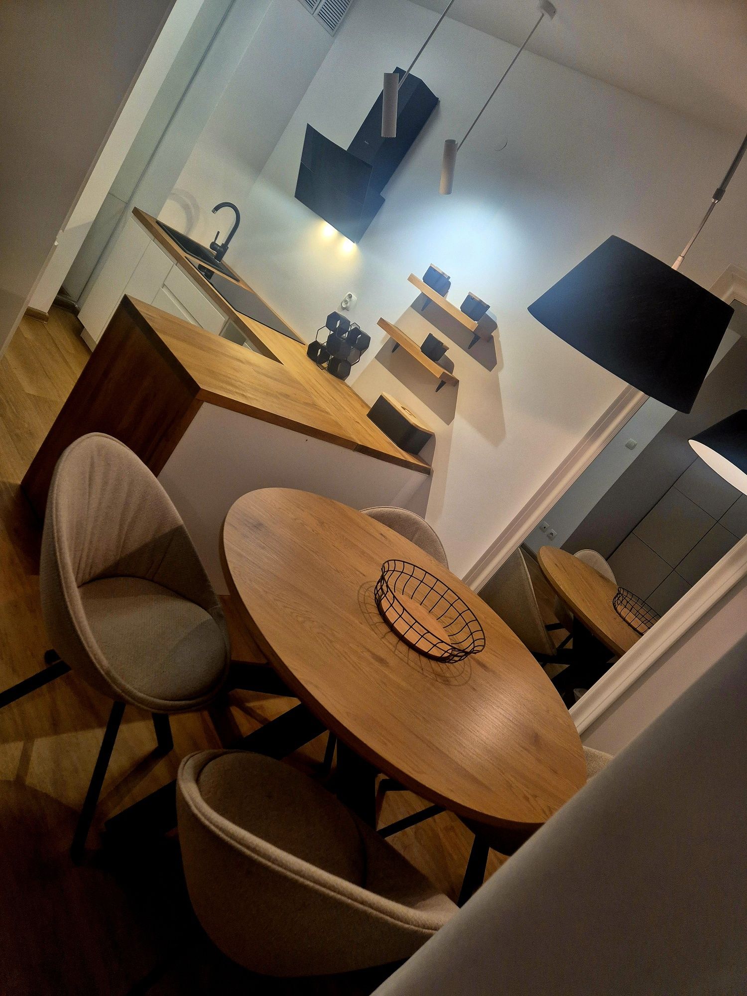 Modern Studio Apartment with Free Parking in Gumiency