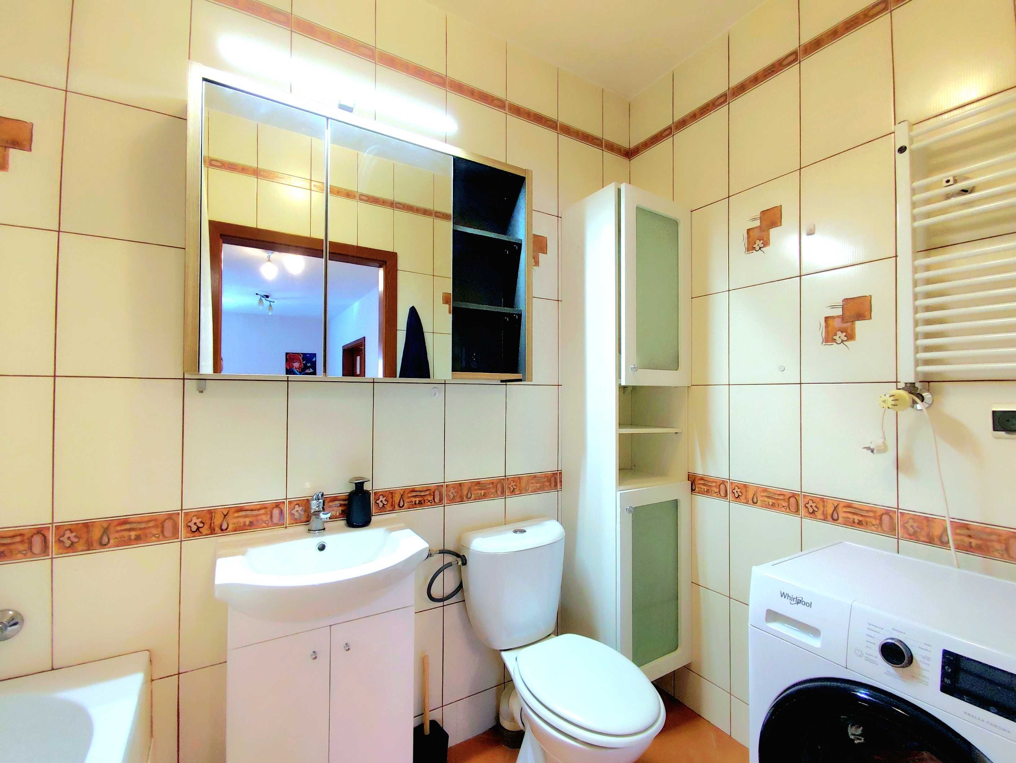 Modern 2-Bedroom Apartment Near Metro with Balcony