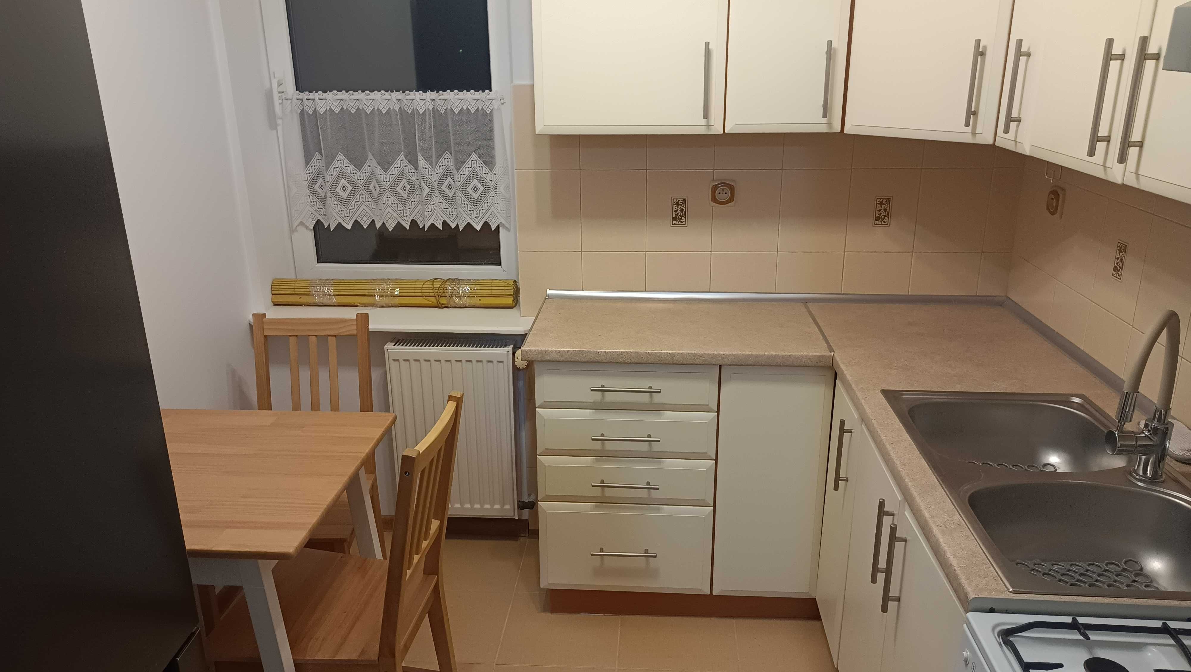 Modern 2-Bedroom Apartment with Balcony and Appliances