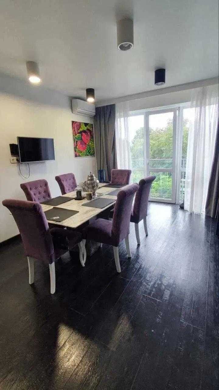 Designer 3-Bedroom Apartment in Avalon Comfort Complex