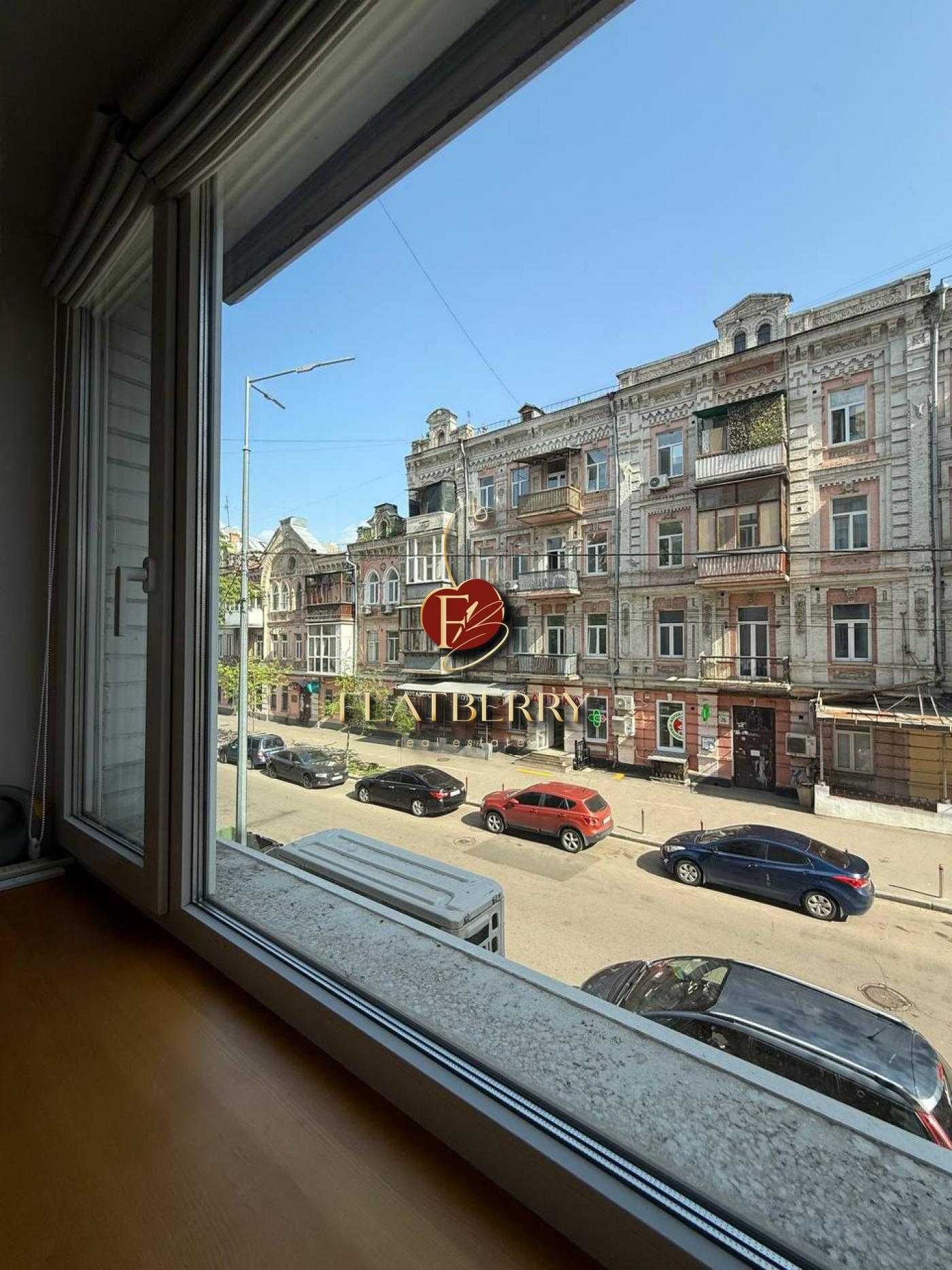 Spacious 122m² Apartment in Podil Center with Designer Renovation
