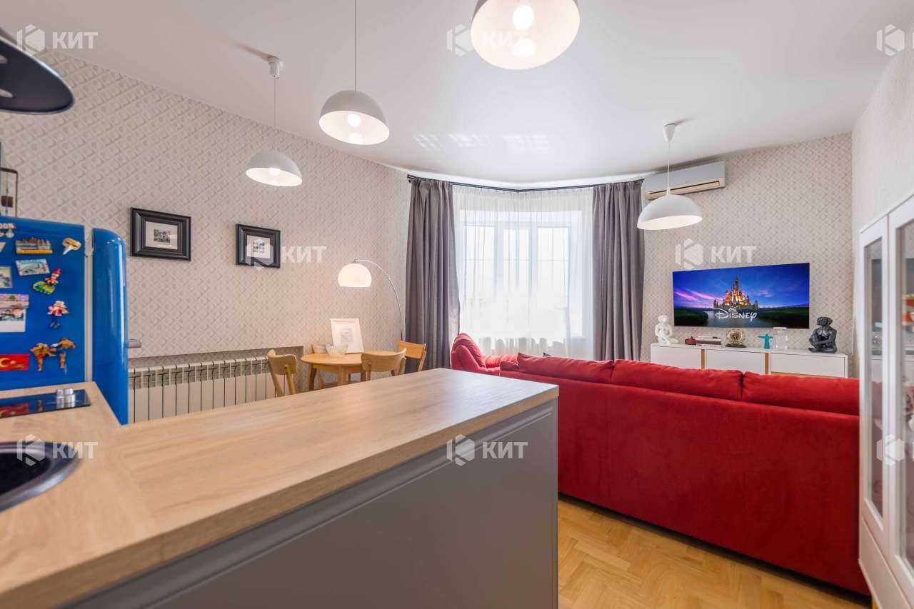 3-Room Apartment in City Center near Pushkinskaya Metro