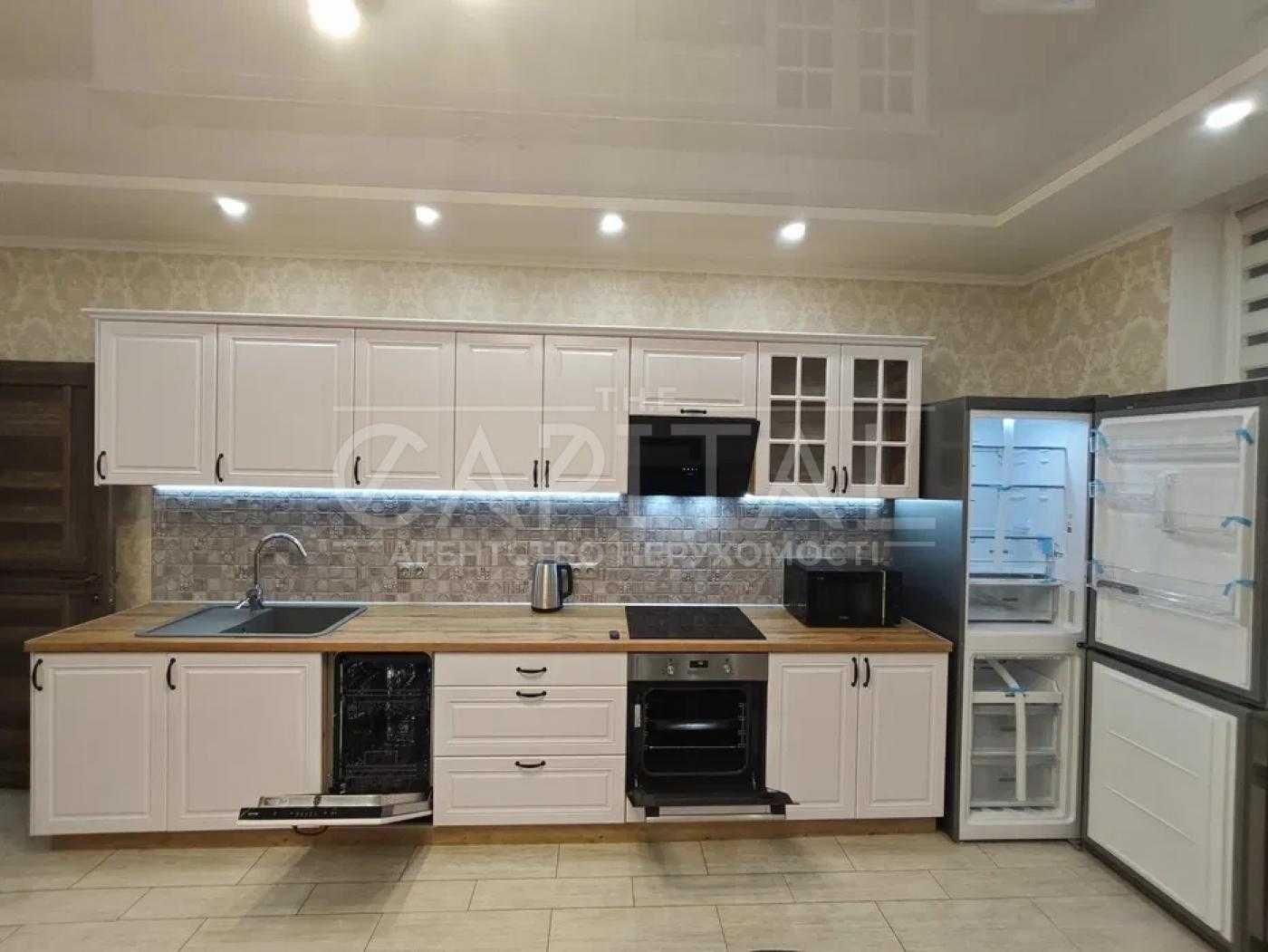 Spacious 3-Room Apartment with Lake View near Metro
