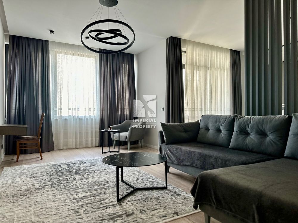 2-Room Apartment in Residents Park with Designer Renovation