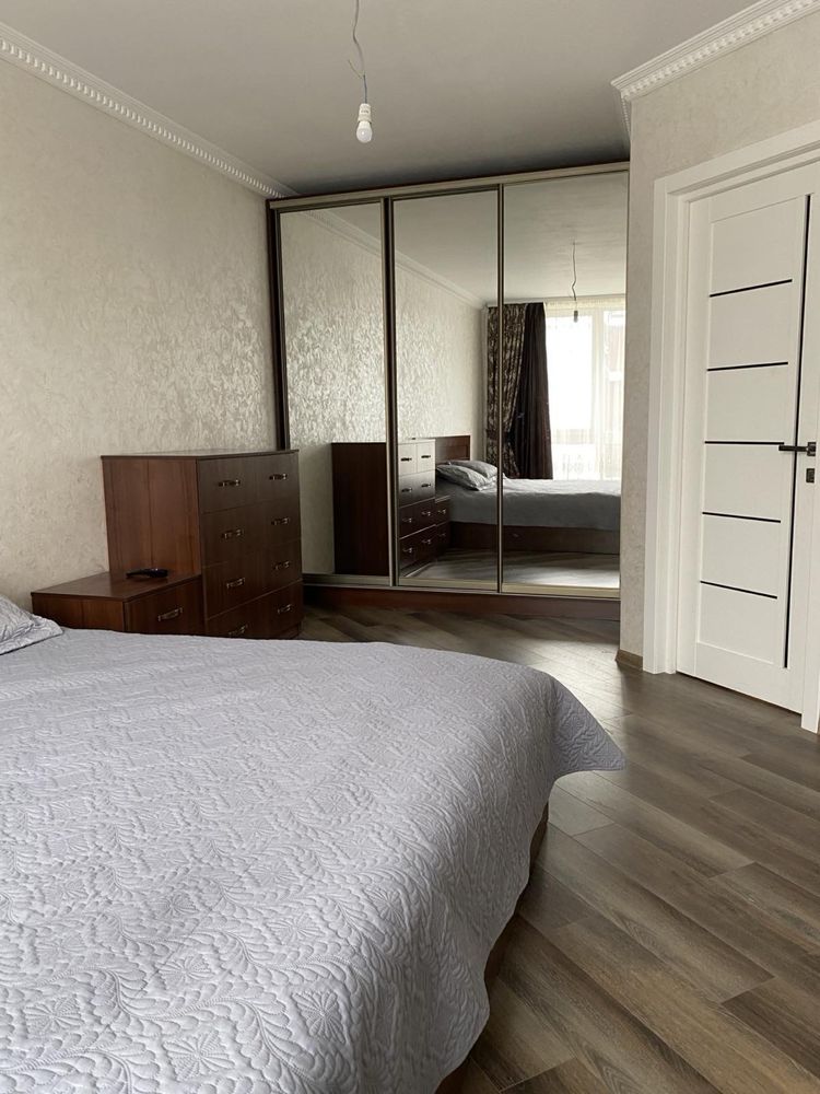 Modern Renovated Apartment in Bilohorodka Center