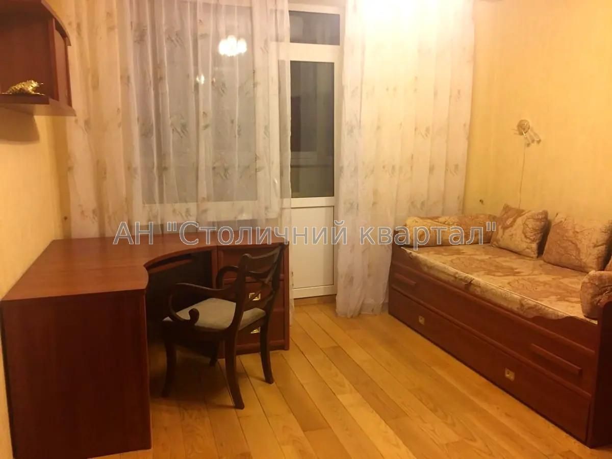 3-Room Apartment with Designer Renovation and Full Amenities