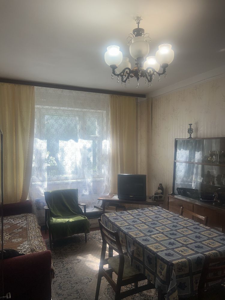 1-Room Apartment near Akademmistechko Metro, Pet-Friendly