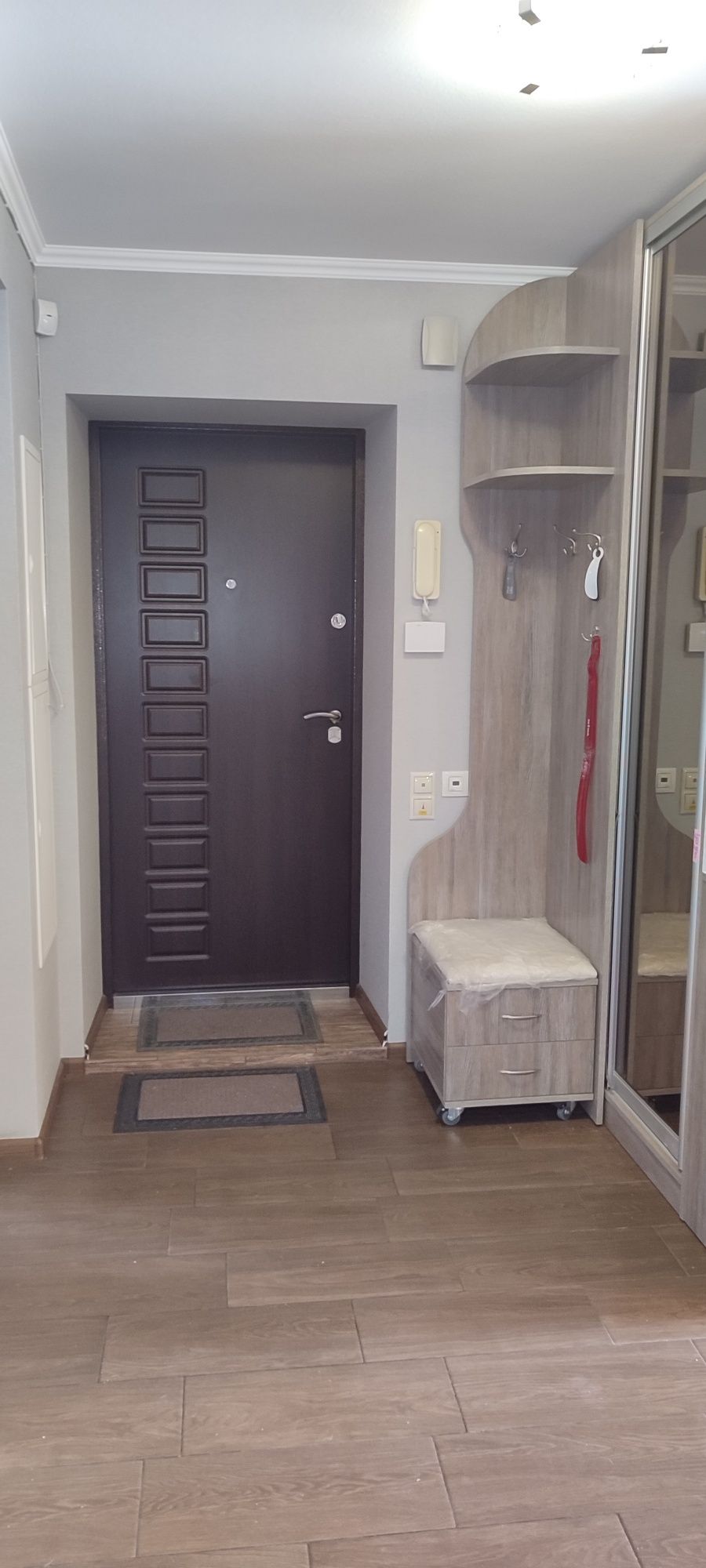 Bright, warm two-bedroom apartment with all necessary furniture and appliances
