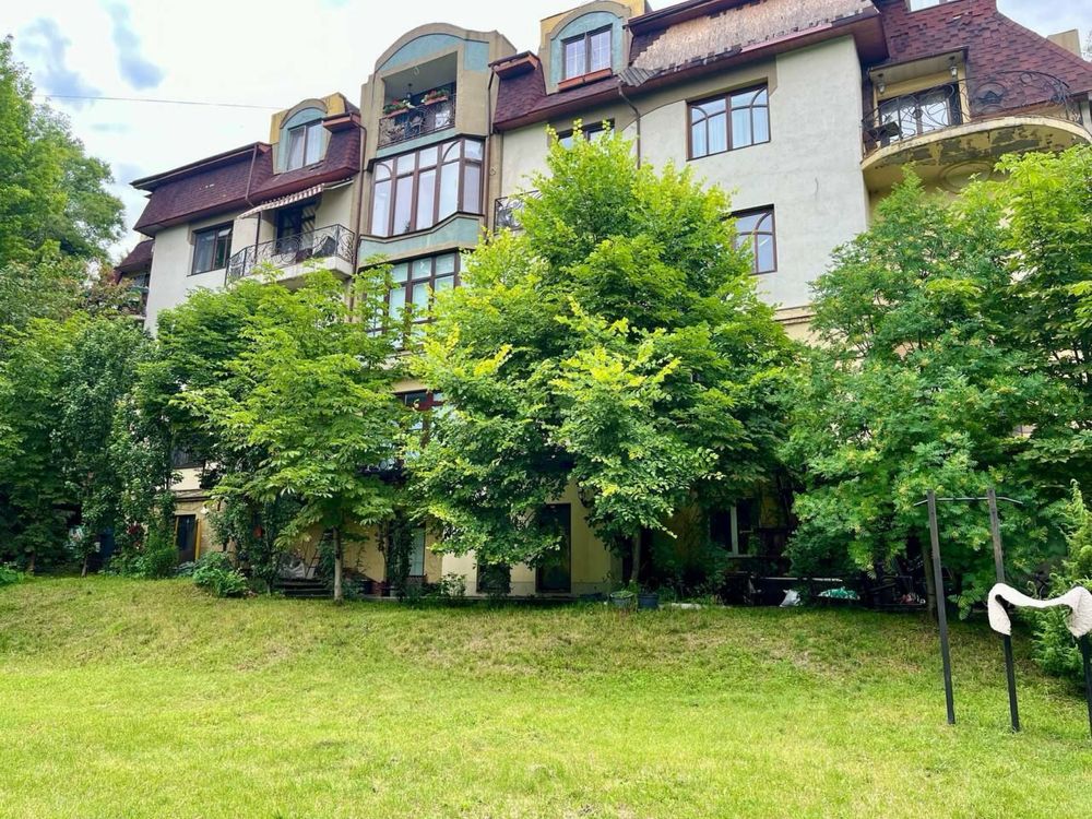 Spacious 150 sq m apartment-house with designer interior and multiple amenities