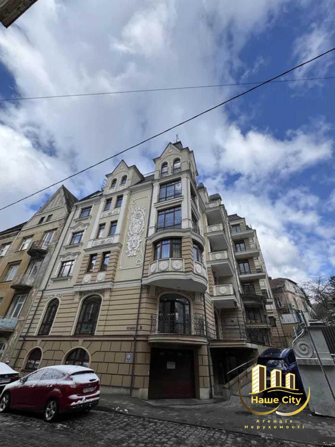 2-Room Apartment on Lysenko Street with Parking