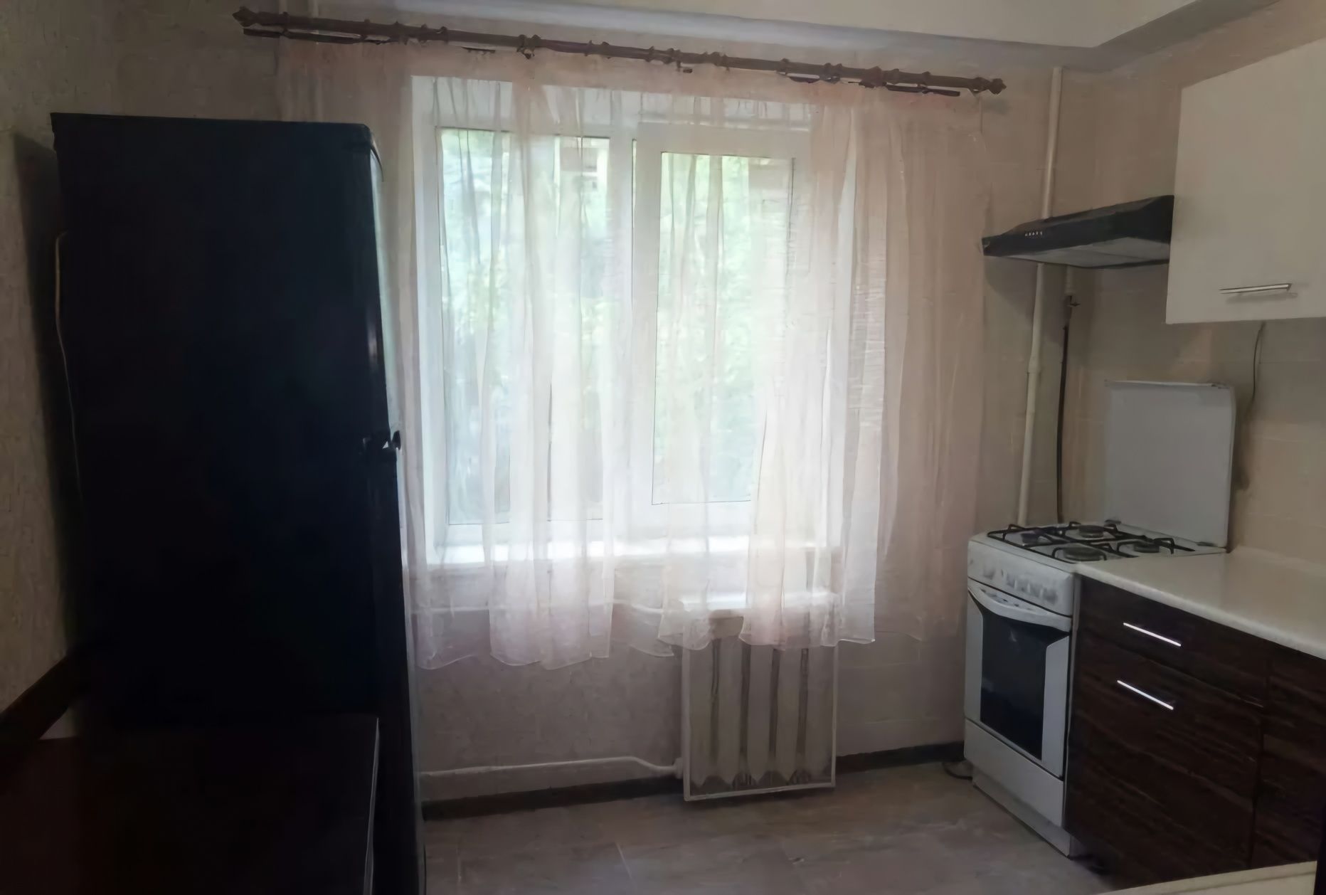 2-Room Apartment near Beresteiskyi Prospect with Excellent Transport Connectivity