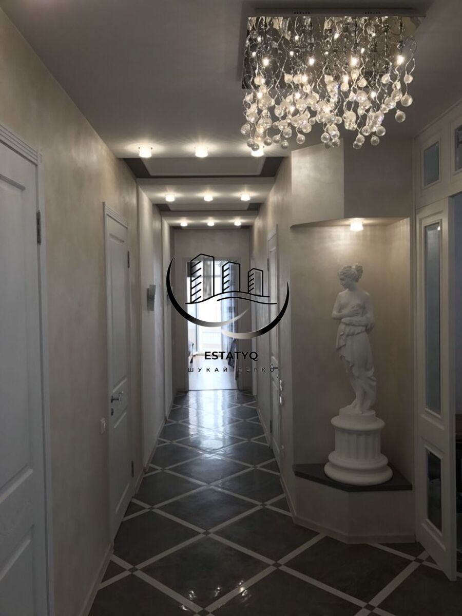 Luxurious 3-Bedroom Apartment in Shevchenkivskyi District with City Panorama