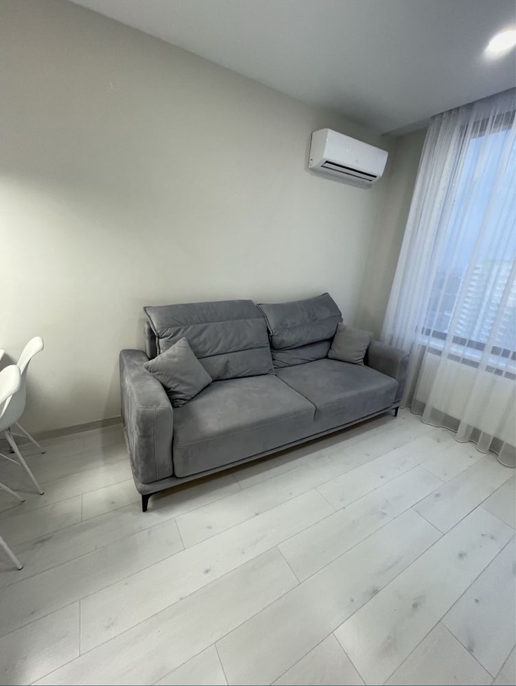 1-Bedroom Apartment at San Francisco Creative House on Victory Avenue