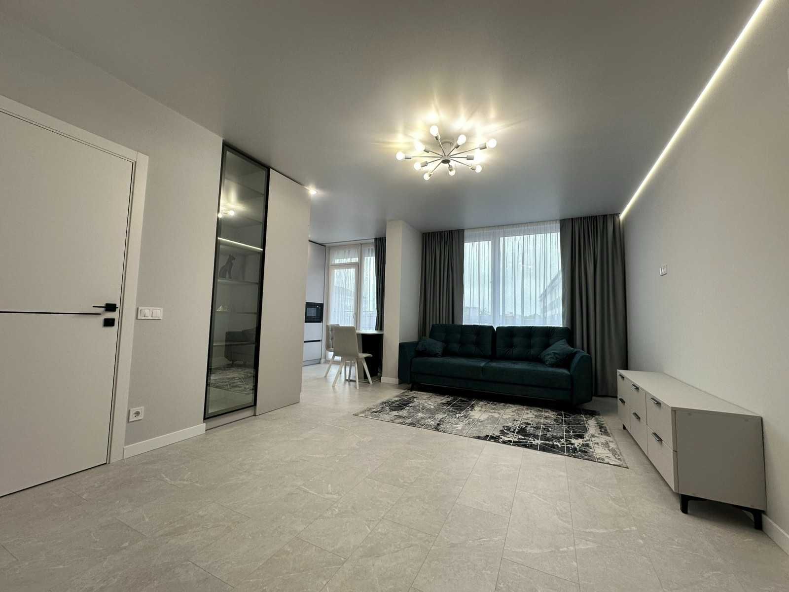 Spacious 1.5-Room Apartment in City Center with Designer Interior