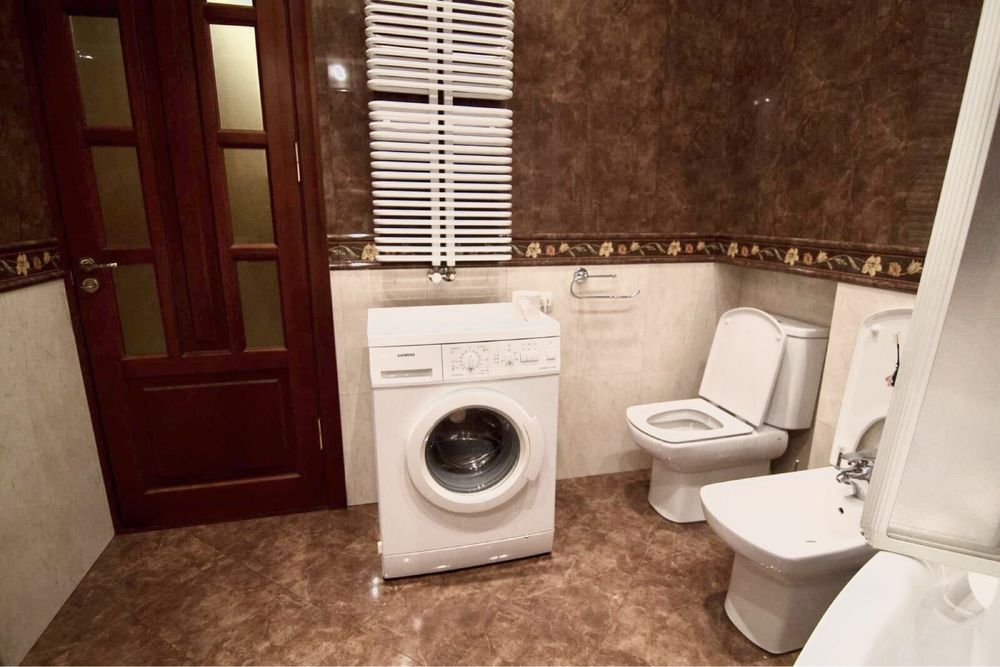 3-Room Apartment on Konovaltsia Street with Euro Renovation