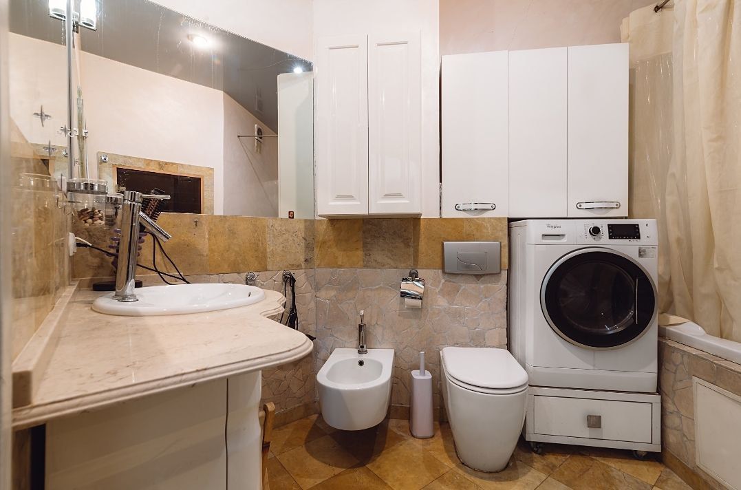 Spacious 2-Room Apartment in Odessa City Center with Sauna and Parking