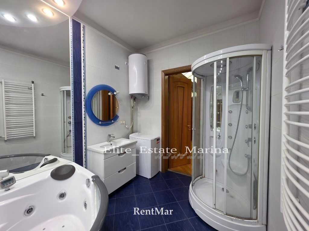 3-Room Apartment on Dovzhenko Street / French Boulevard