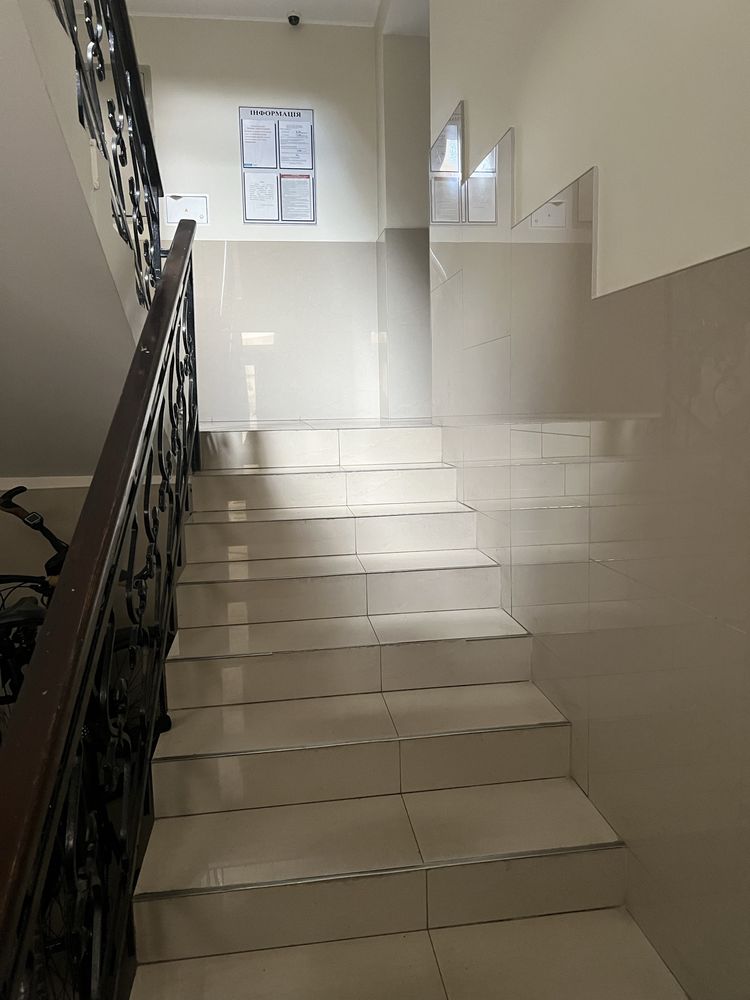 3-Room Apartment in Syniya Ptitsa Complex, First Floor, Fully Equipped