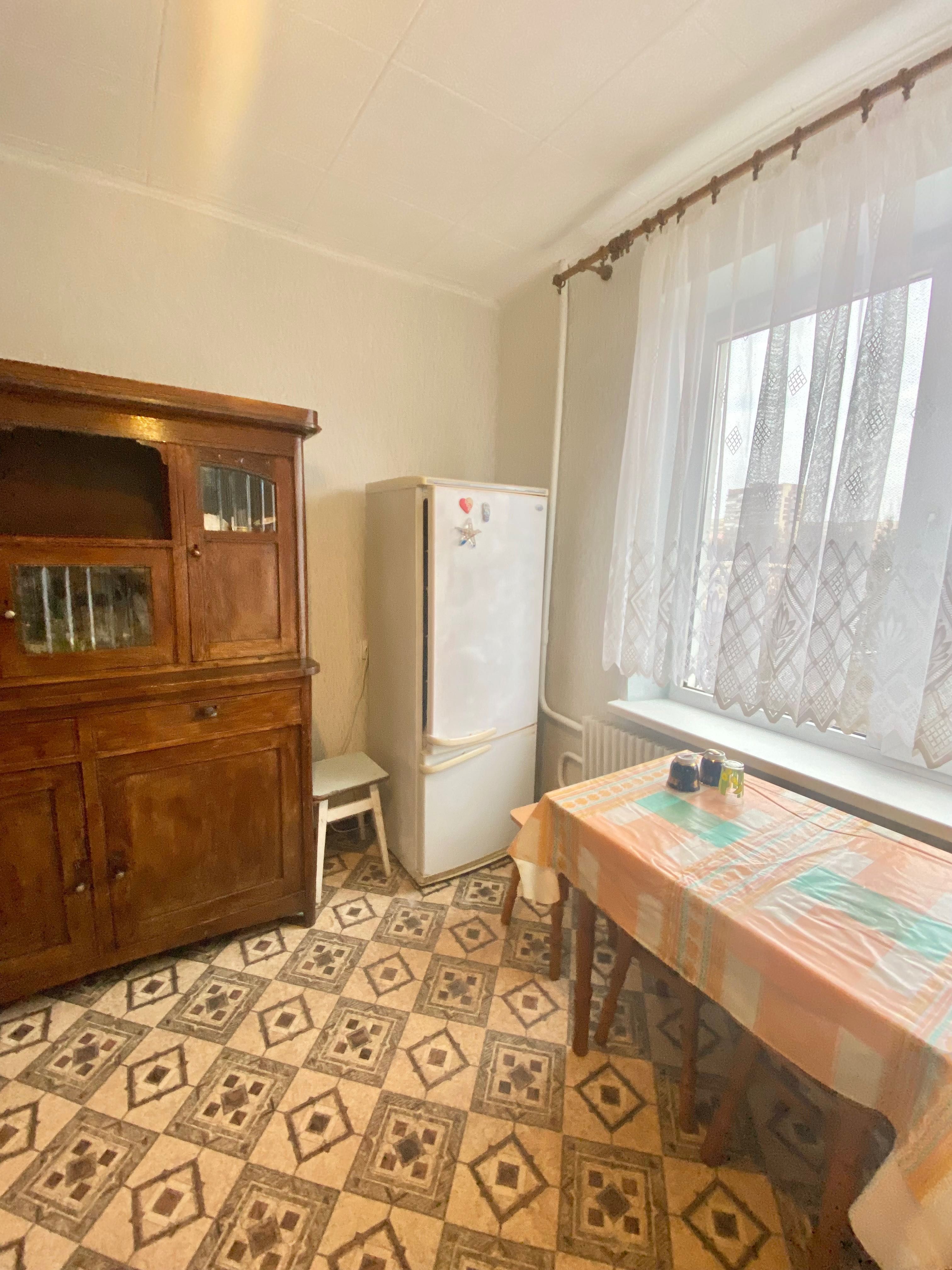 Renovated 1-bedroom apartment with elevator at Topol-3