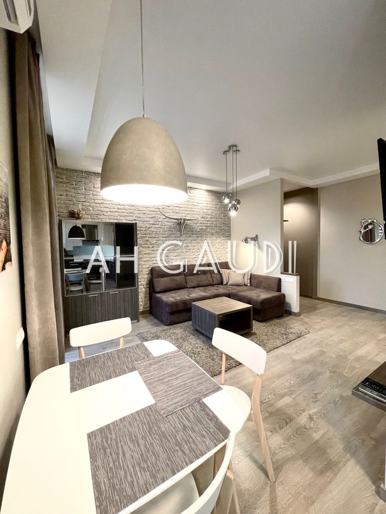 Cozy Furnished Apartment in City Center with Park View