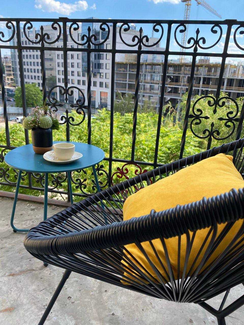 3-Room Apartment in City Center on Zhylianska Street