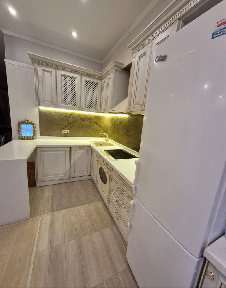 Luxury 1-Room Apartment near French Boulevard with Sea View