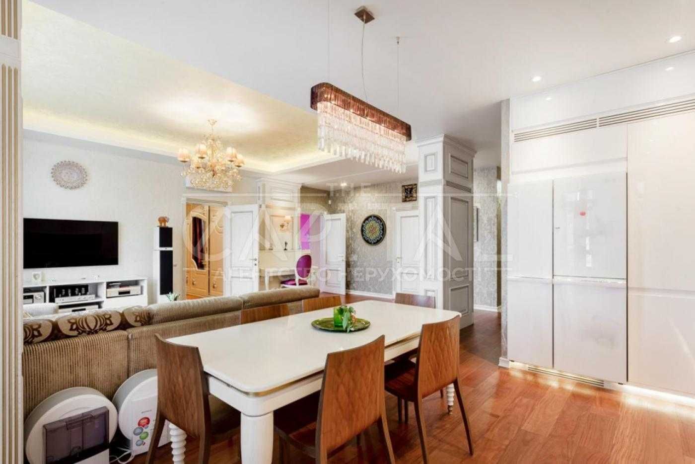 Luxurious 3-room apartment with designer interior, 120 m2, bright spaces