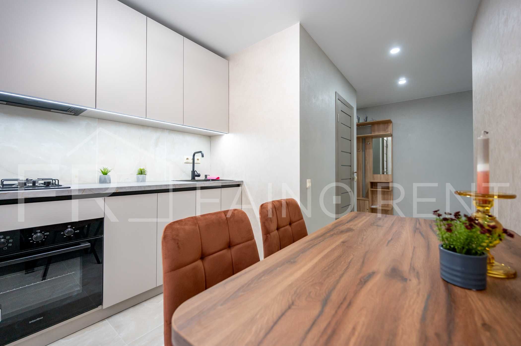 Bright Studio Apartment on 6th Big Fountain Station