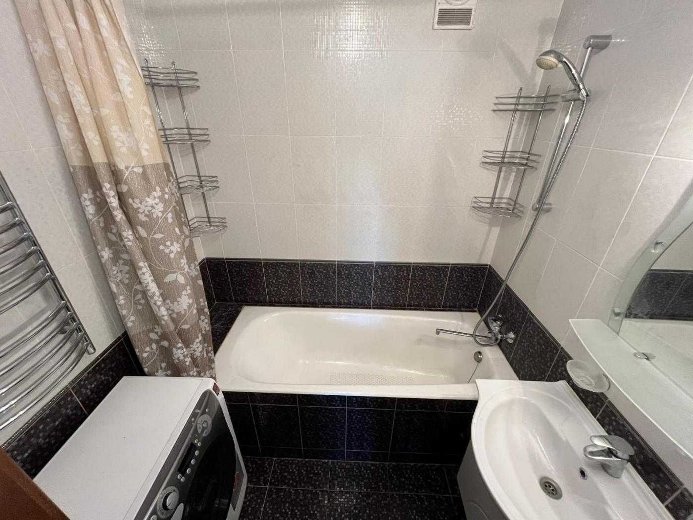 3-room spacious apartment with designer interior and multiple amenities