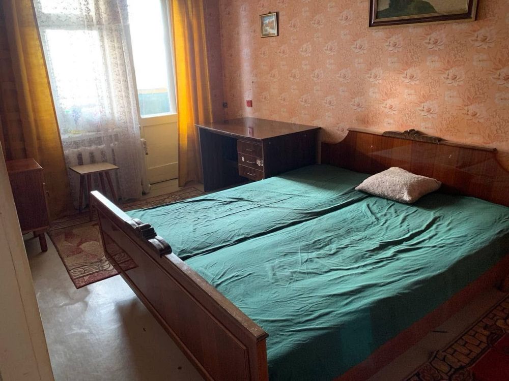 2-Room Apartment near Market, Brick Building with Elevator