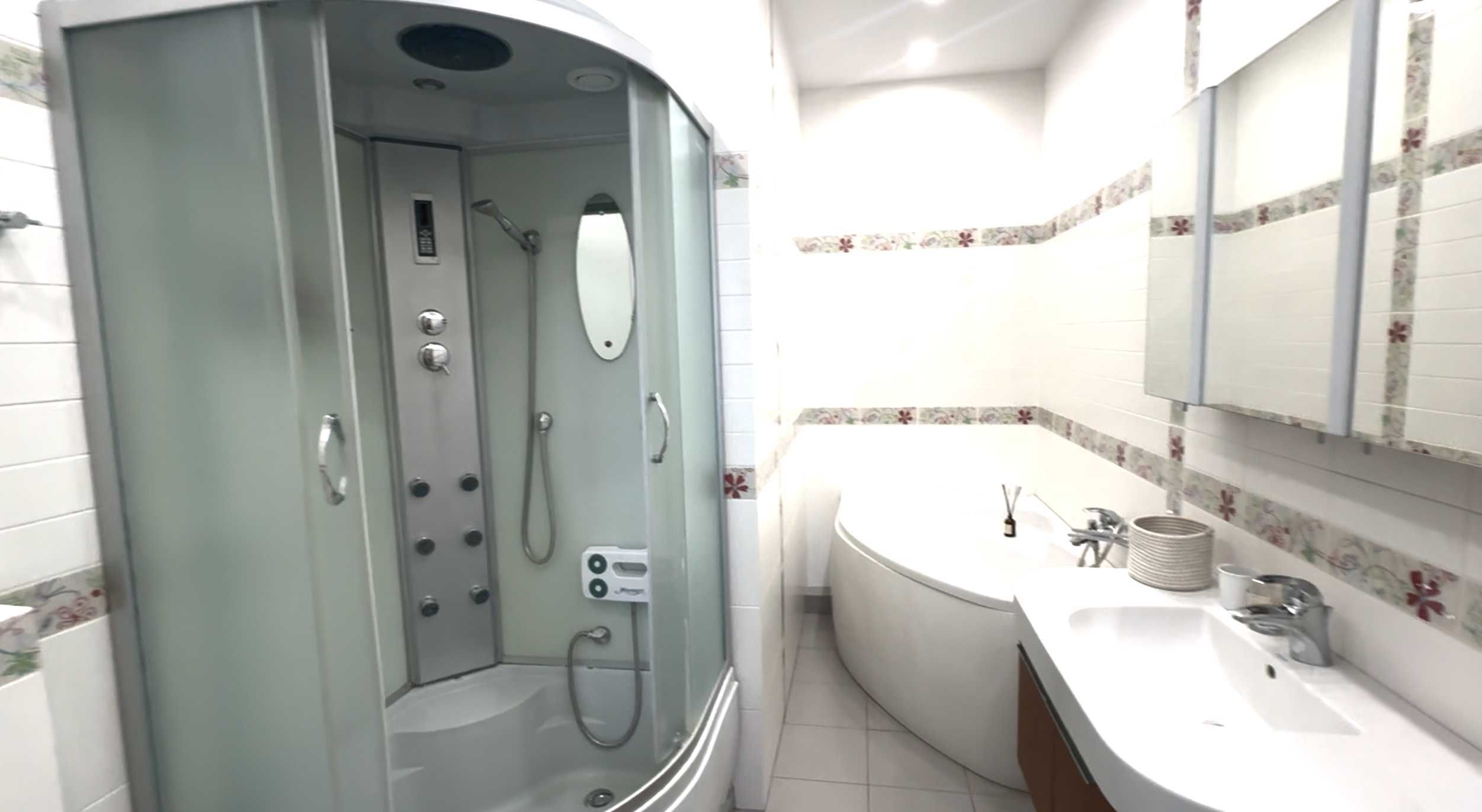 Spacious 160m² Apartment with Large City-View Terrace