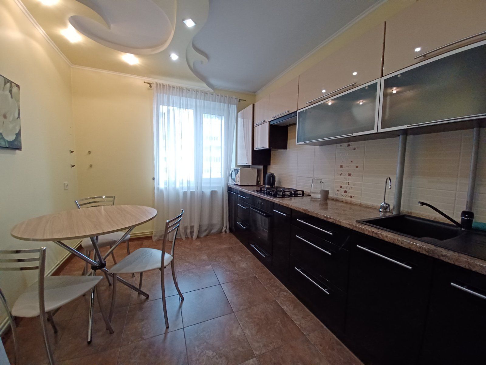 Spacious 3-Bedroom Apartment Near City Center