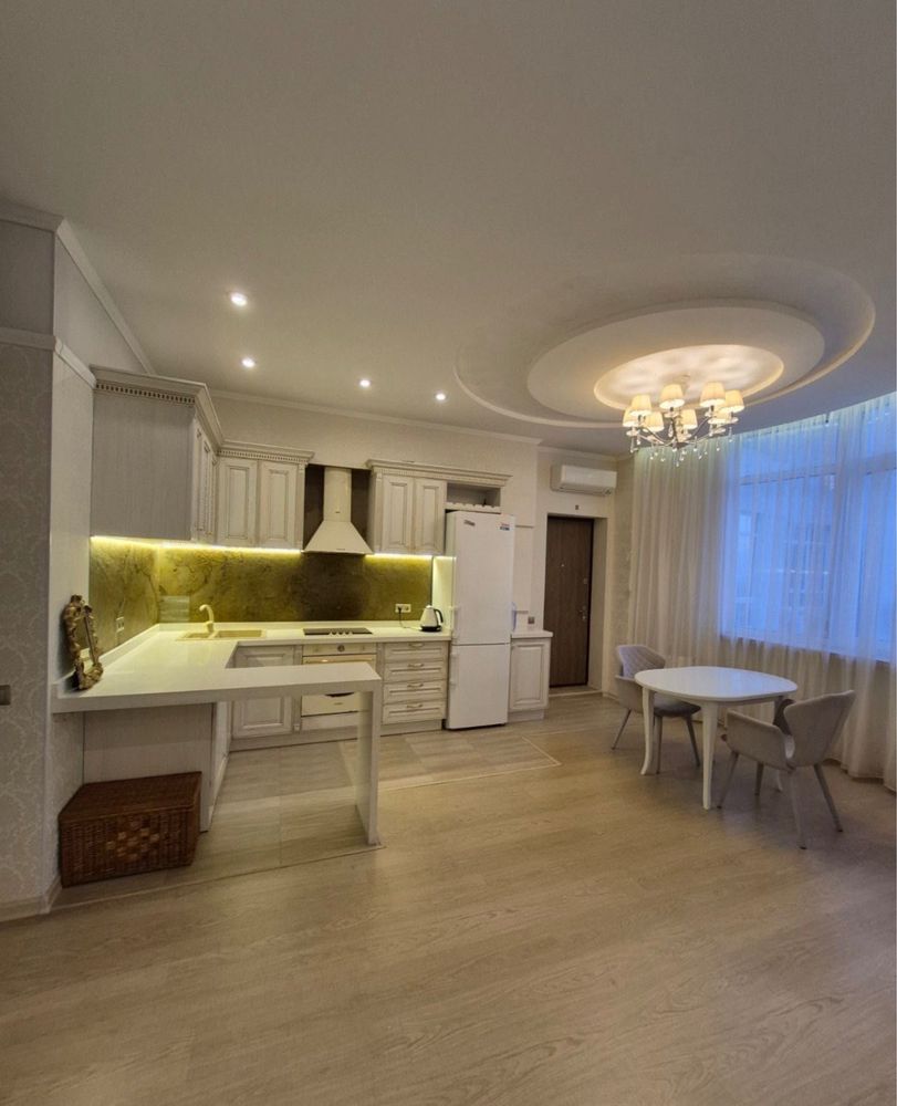 Luxury 1-Room Apartment near French Boulevard with Sea View