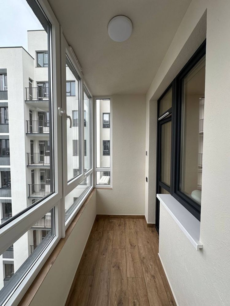 1-Bedroom Apartment with Designer Renovation near J. Washington Area