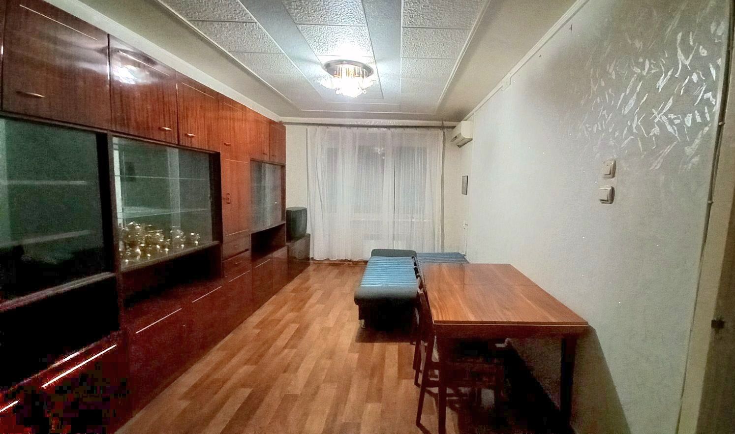 Furnished apartment with separate rooms and appliances
