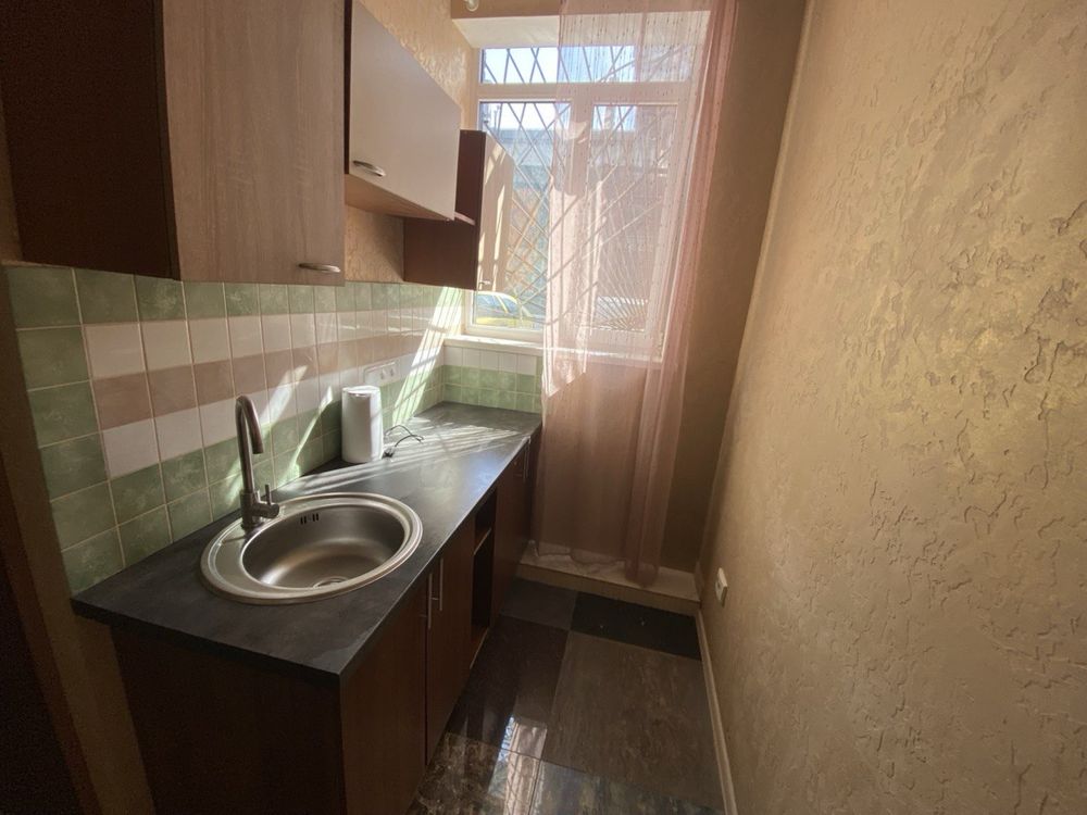 Renovated One-Bedroom Apartment with Modern Amenities