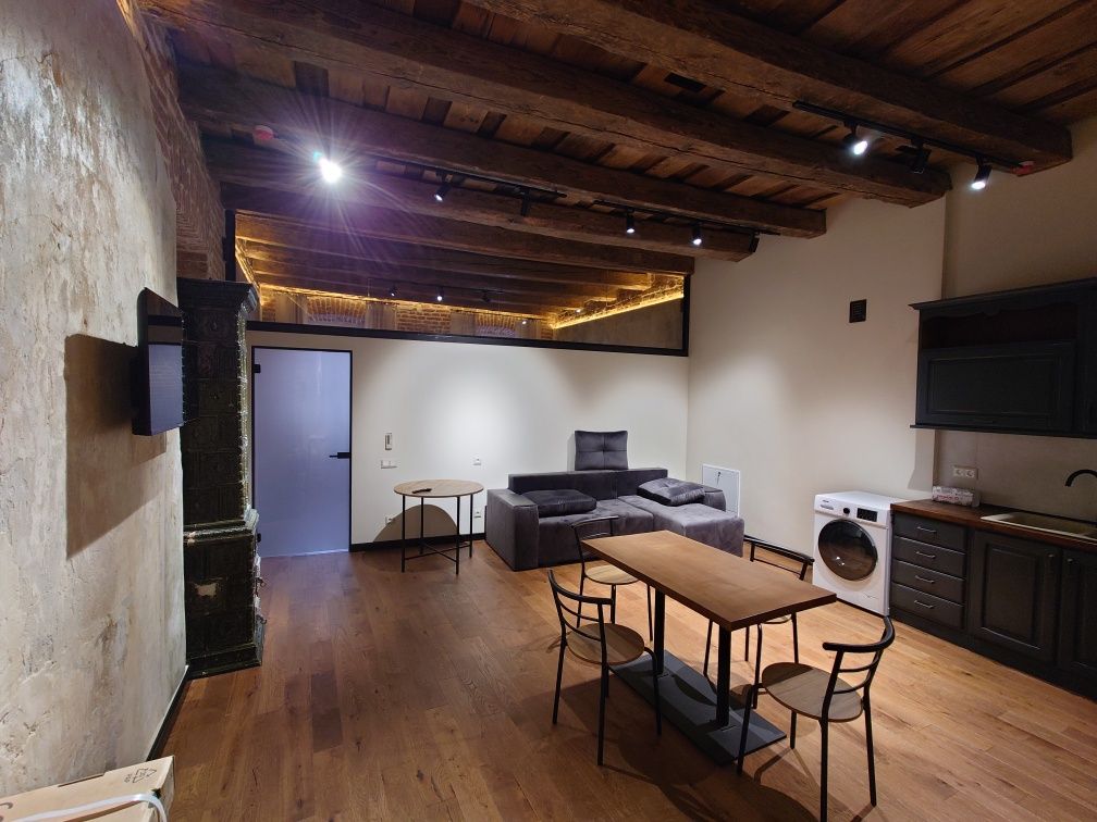 Stylish Loft Apartment at Market Square with Designer Renovation