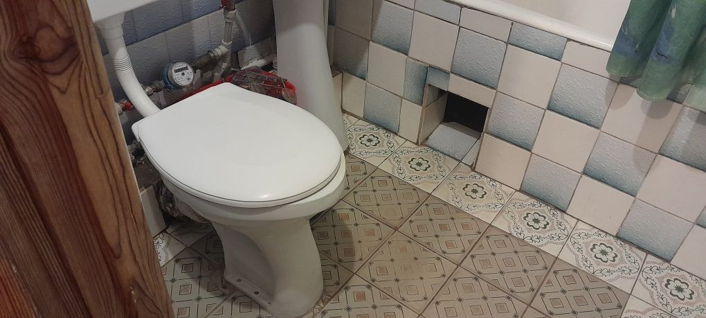 1-Room Apartment near School 24, Hot Water Available, Comfortable Sofa