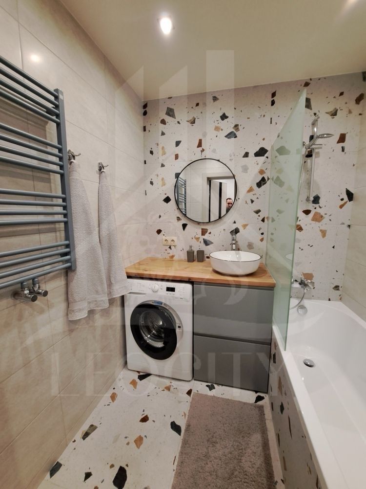 Stylish Business-Class 1-Bedroom Apartment with Designer Renovation
