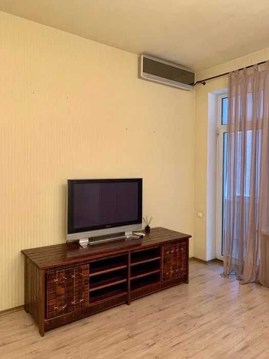 4-Room Spacious Apartment near Globy Park and Dnipro Arena