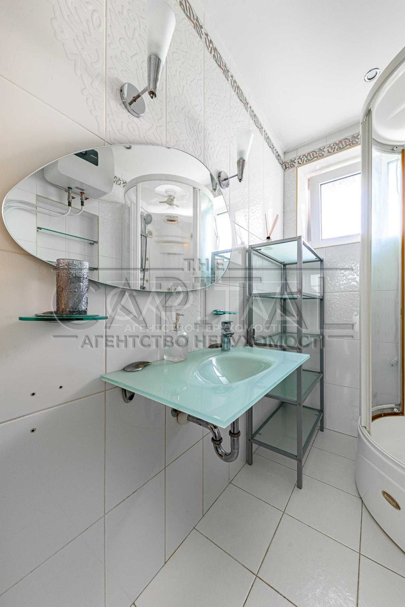 4-Room Spacious Apartment on Omelyanovich-Pavlenko Street, Pechersk District