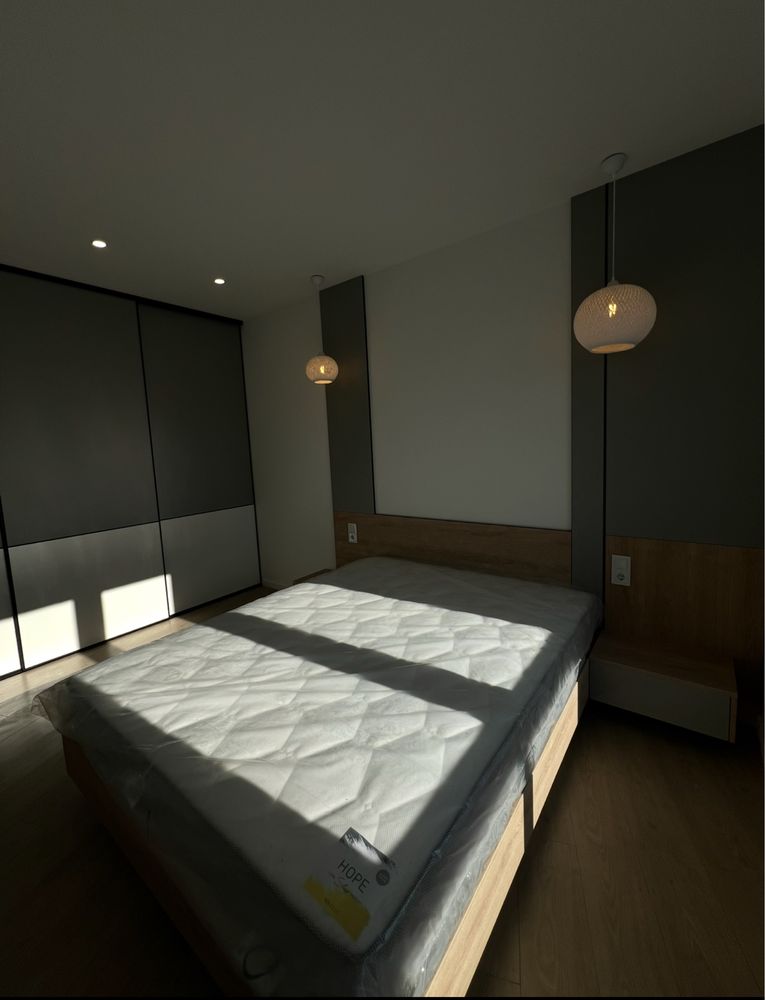 Modern 1-Bedroom Apartment with Designer Interior