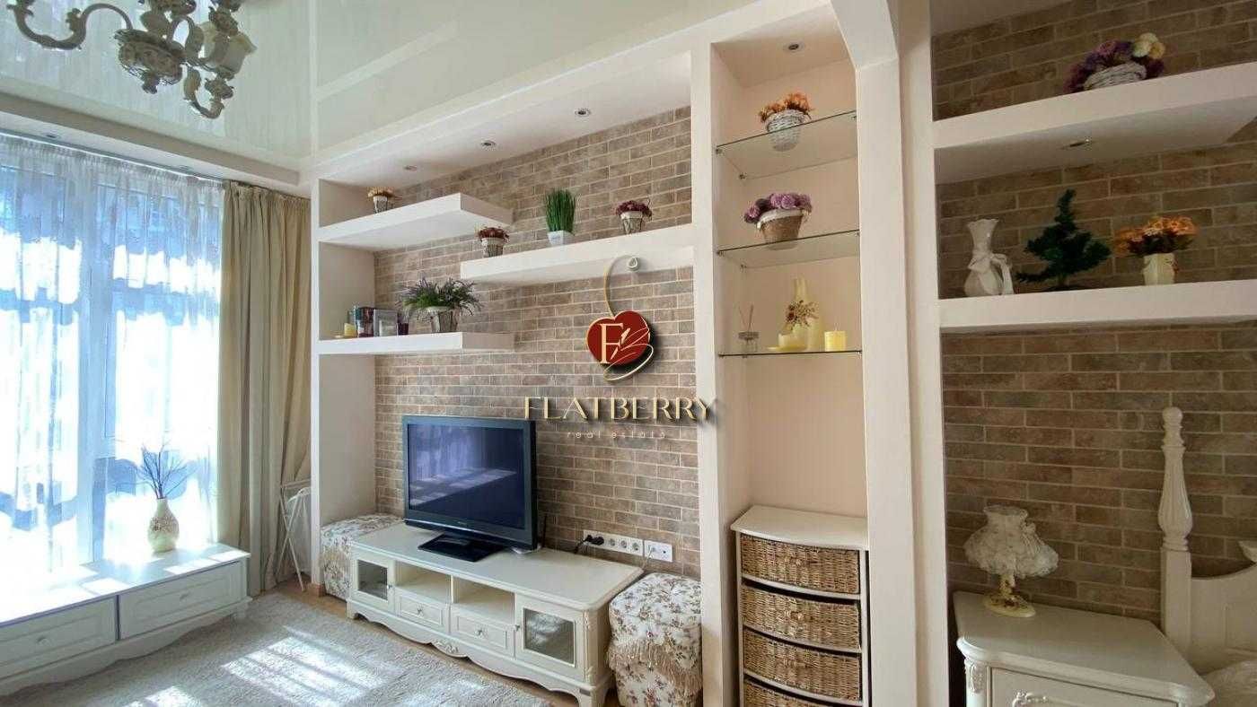 1-Bedroom Studio Apartment in French Quarter Complex, Pechersk District