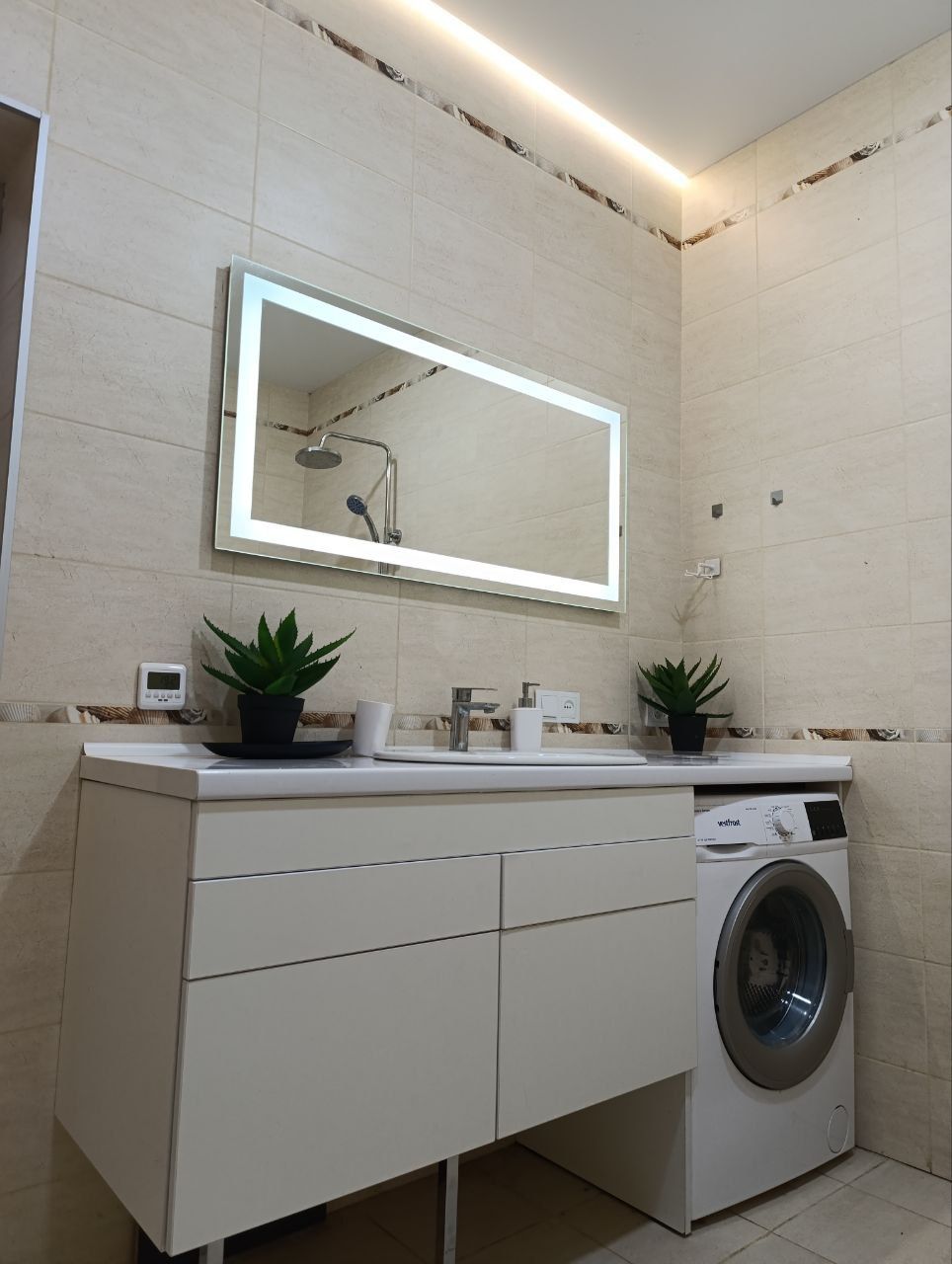 Stylish 2-bedroom apartment with terrace near city center