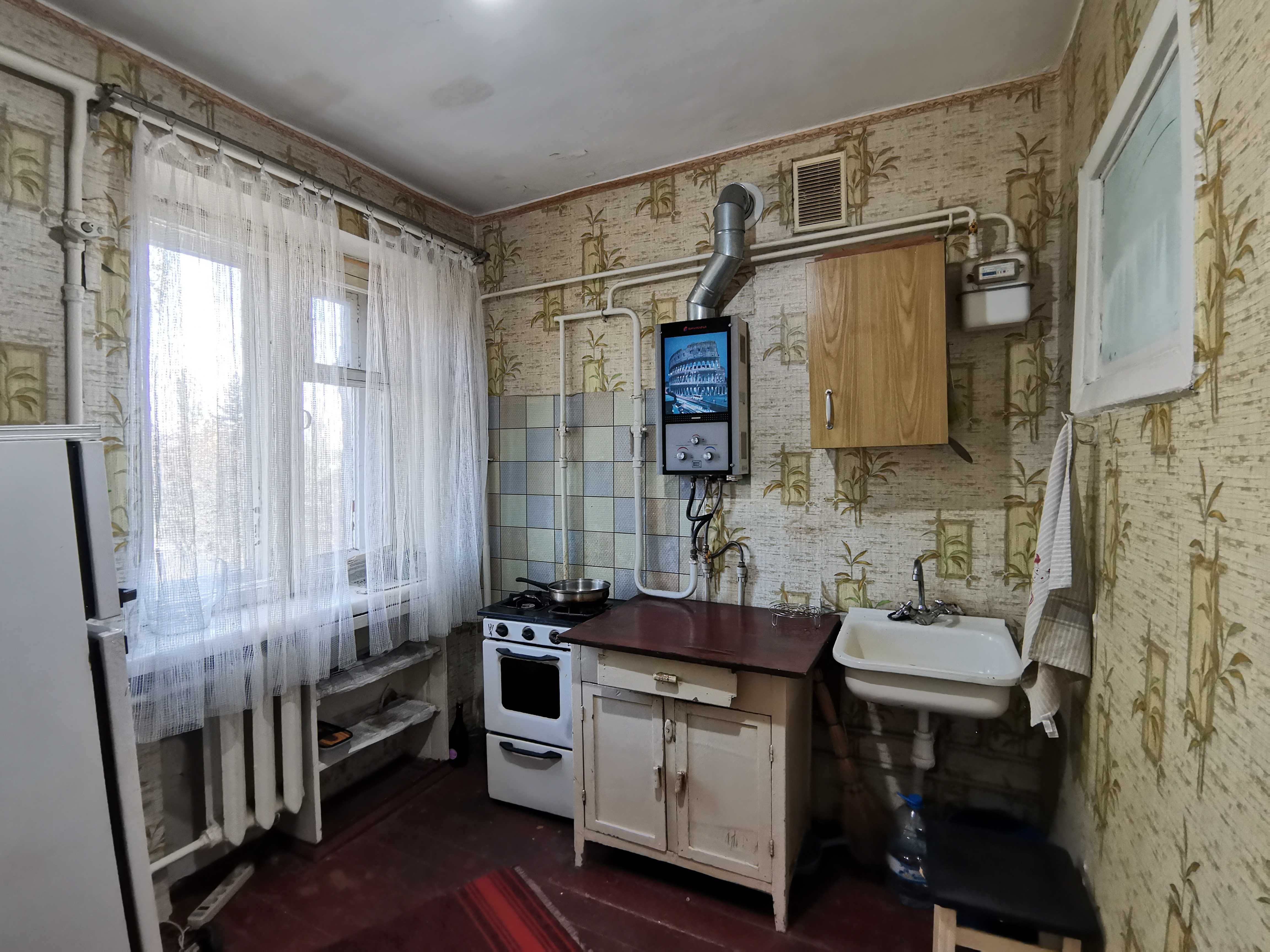 One-bedroom apartment near supermarket and park