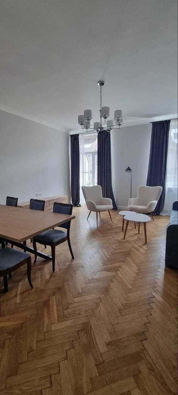 Spacious 2-Room Apartment in City Center with Parking and Balcony
