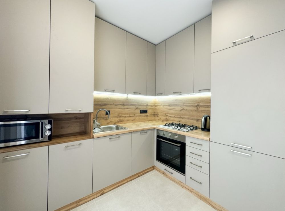 Modern 1-Bedroom Apartment with Walk-in Closet