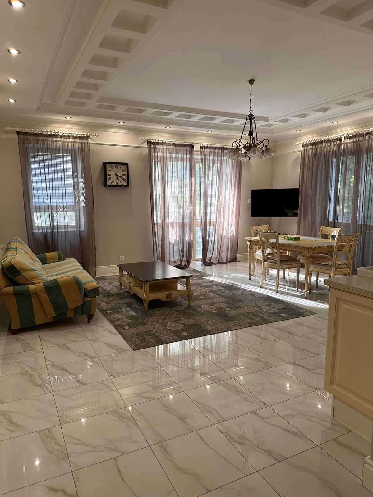 3-Room Apartment in Velmax Complex with Premium Renovation