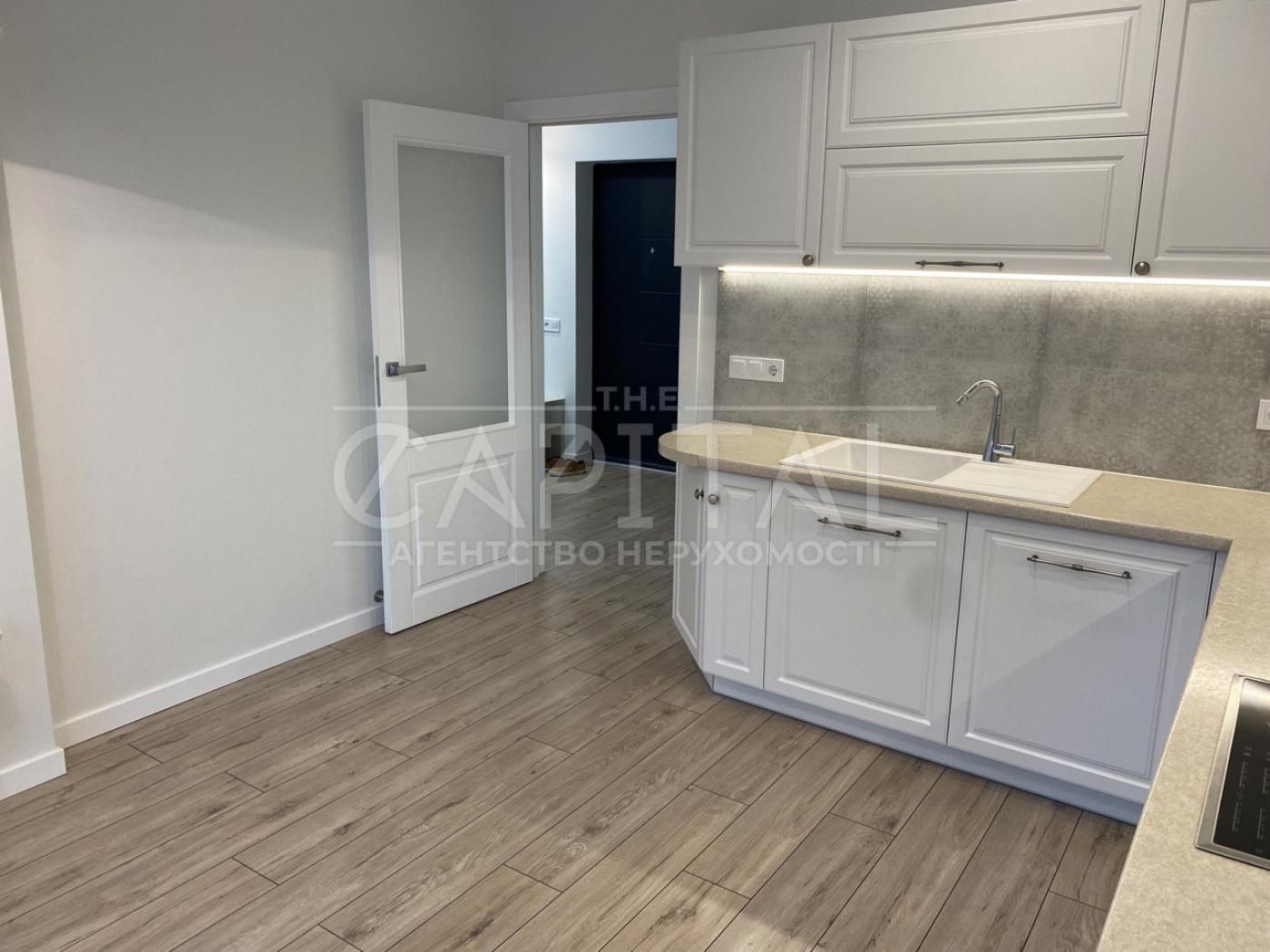 Spacious Modern Apartment in Solom'yanka District with City View