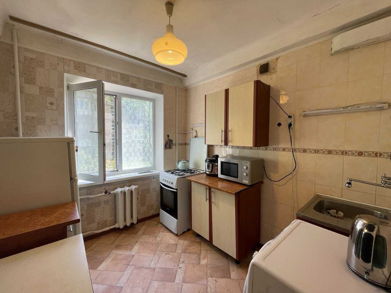 2-Room Apartment Near Shuliavska Metro with Gas Stove